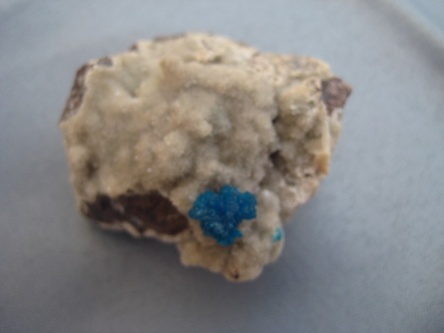 Cavansite helps activite crown and third eye chakras 2700